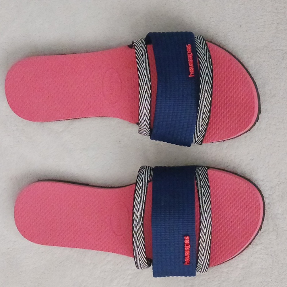 HAVAIANAS BLUE AND PINK SLIDES